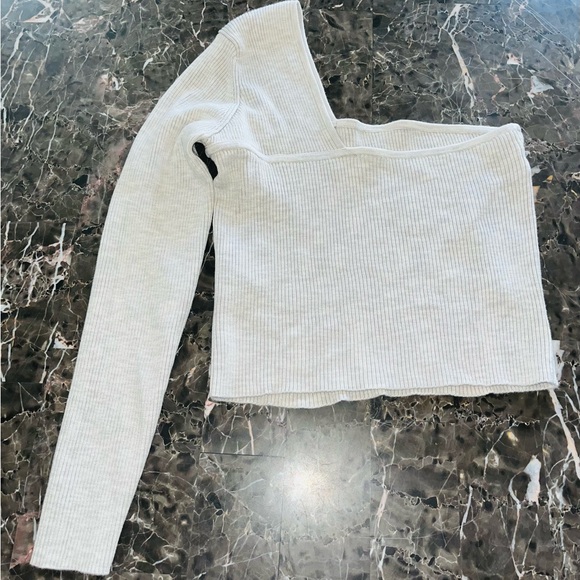 Abercrombie Top with 1/2 Sleeve - Picture 2 of 3